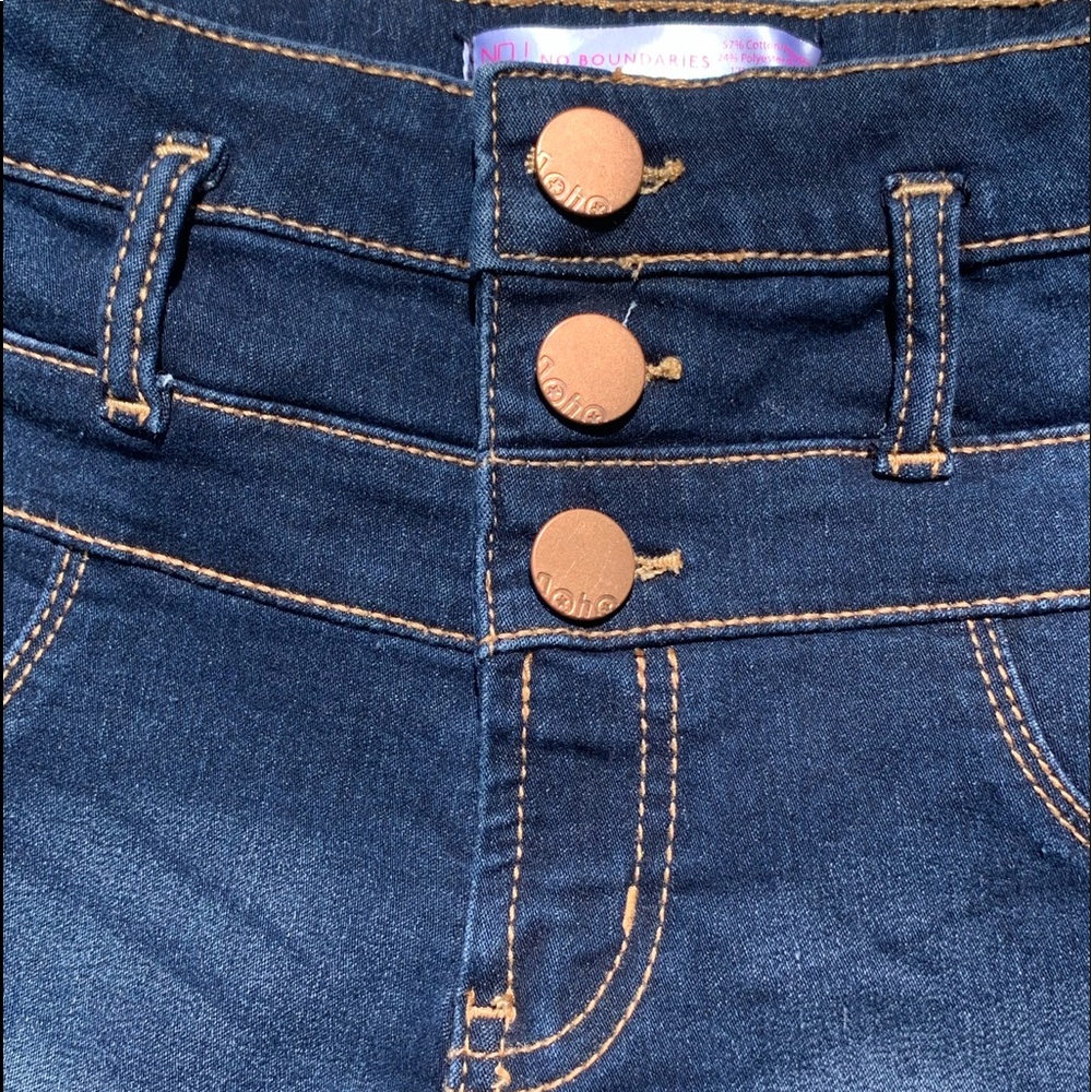 Shorts - Picture 2 of 9